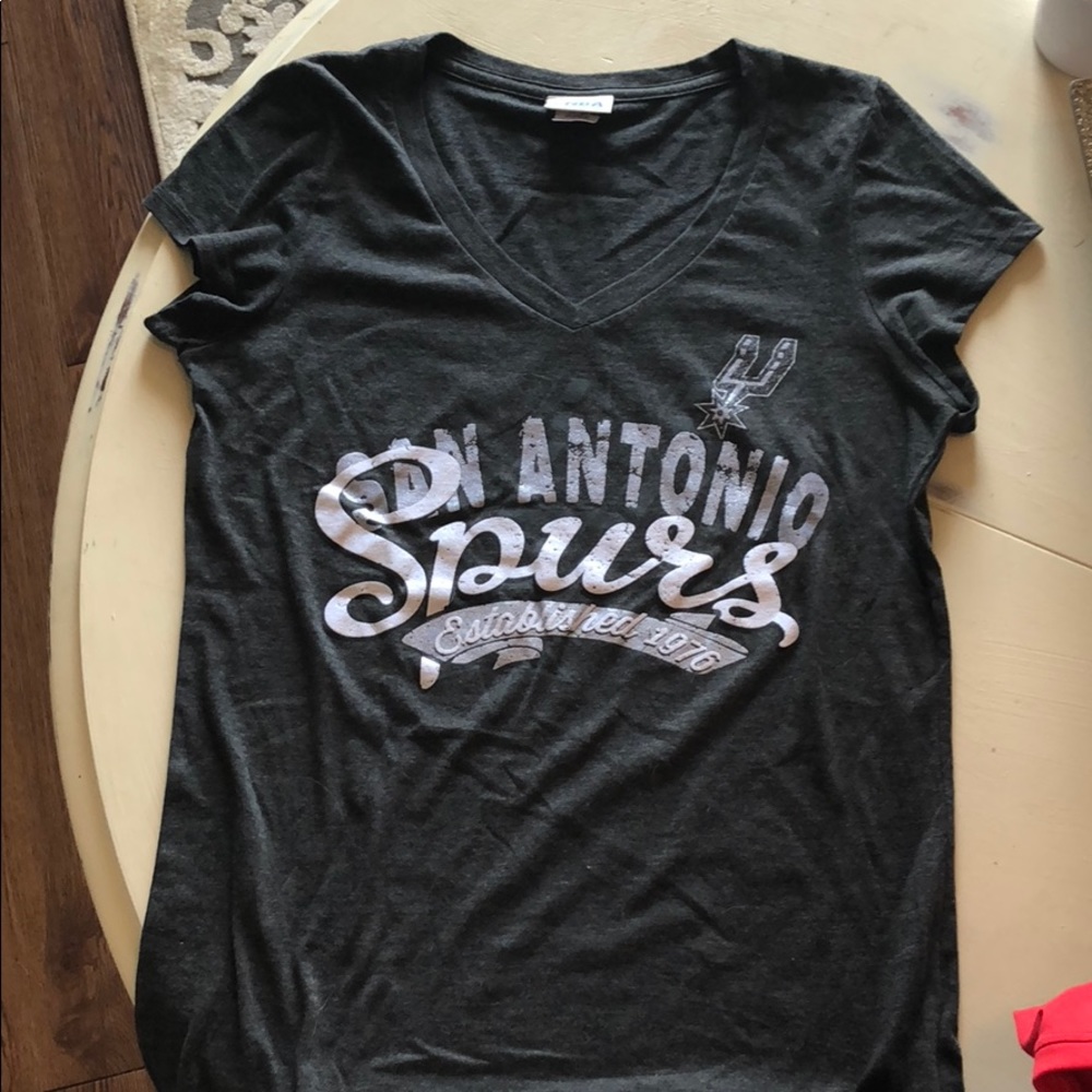 Size Large Spurs shirt women’s fit